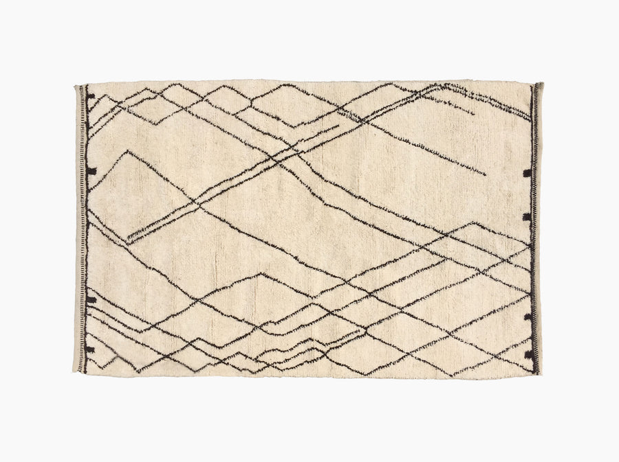 pan mobili, Beni Ourain Teppich aus reiner Schafwolle mit abstrakten Muster in Schwarz